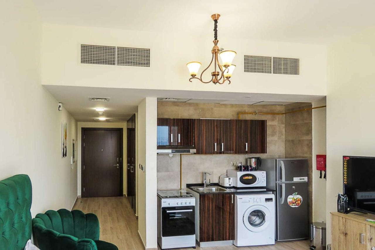 Oyo 860 Studio Apartment, Maya Tower 4, Jumeirah Village Triangle Dubai Buitenkant foto