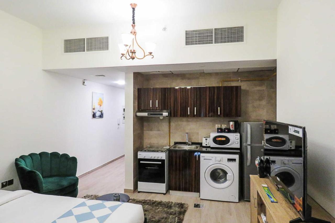 Oyo 860 Studio Apartment, Maya Tower 4, Jumeirah Village Triangle Dubai Buitenkant foto