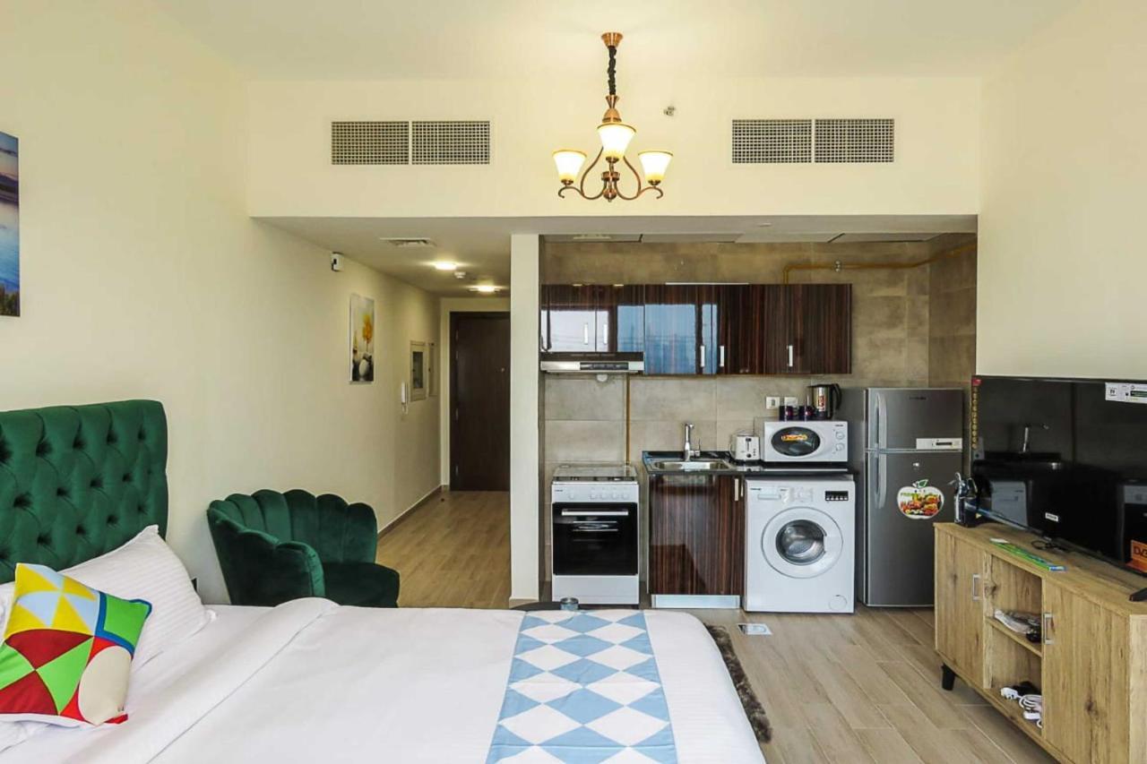 Oyo 860 Studio Apartment, Maya Tower 4, Jumeirah Village Triangle Dubai Buitenkant foto