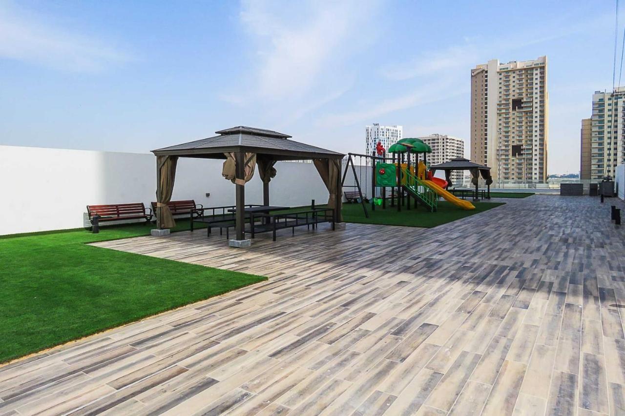 Oyo 860 Studio Apartment, Maya Tower 4, Jumeirah Village Triangle Dubai Buitenkant foto